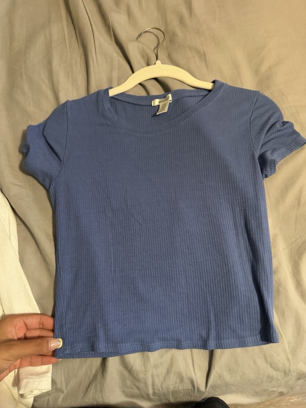 Bundle- Blue Knit cropped shirt & black cropped tank top Women’s L
